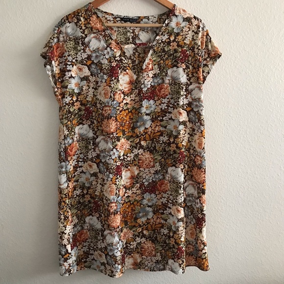 SHEIN Keyhole Neck Allover Floral Dress Size Small 4 - Picture 2 of 5